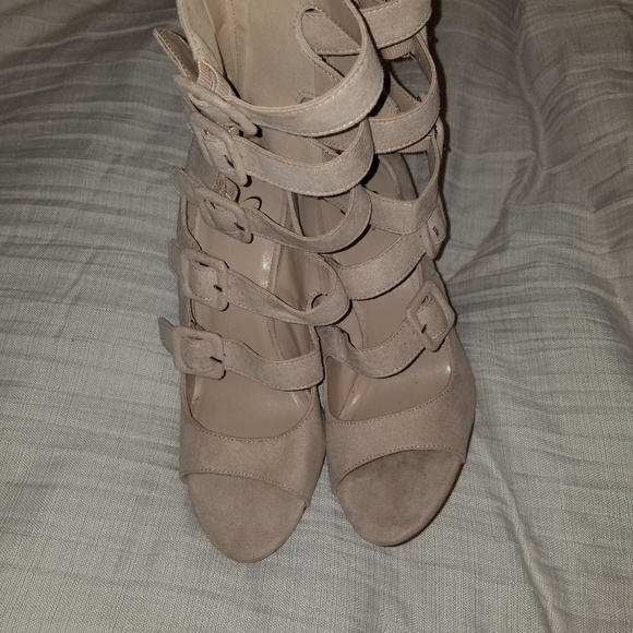 Heels - Picture 2 of 2